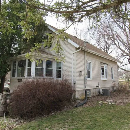 Buy this 2 bed house on 468 North Main Street in Edgerton, Rock County