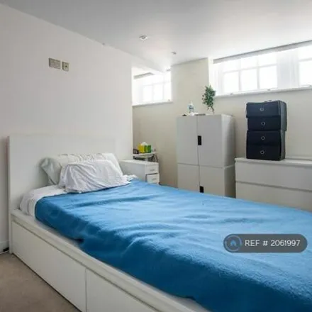 Image 5 - Craven Gardens, London, SW19 8NS, United Kingdom - Apartment for rent