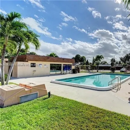 Image 5 - 7917 Southgate Boulevard, North Lauderdale, FL 33068, USA - House for sale