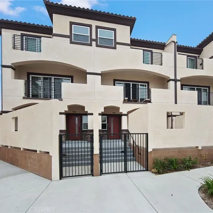 Rent this 4 bed townhouse on 904 Warwick Avenue in Thousand Oaks, CA 91360