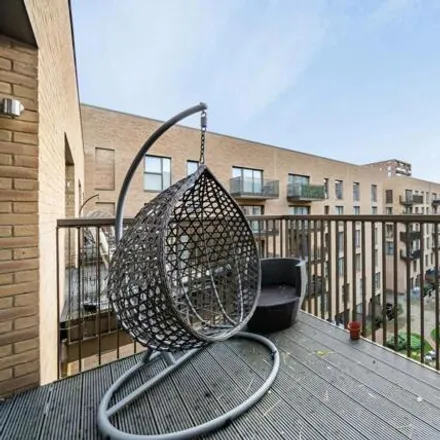 Image 1 - 20 Moorhen Drive, The Hyde, London, NW9 7FF, United Kingdom - Apartment for sale