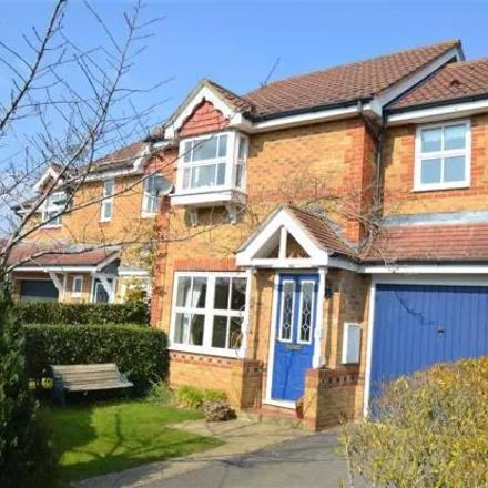 Rent this 3 bed house on Bluebell Way in Thatcham, RG18 4BX