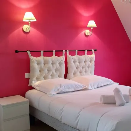 Rent this 5 bed house on Brélès in Rue Poul-Ar-Ganol, 29810 Brélès