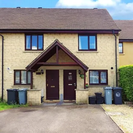 Buy this 2 bed townhouse on 10 Elm Close in Witney, OX28 5BT