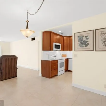 Image 4 - 5571 Bay Club Drive, Fort Lauderdale, FL 33308, USA - Condo for sale