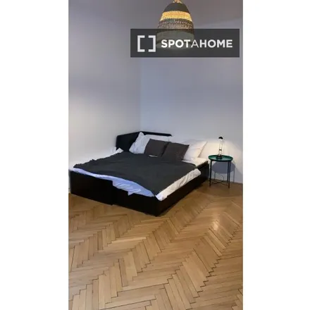 Rent this 3 bed room on Flora in Jičínská, 100 41 Prague