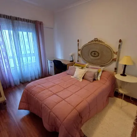 Rent this 3 bed room on A Charrua in Praceta do Comércio, 2610-159 Amadora
