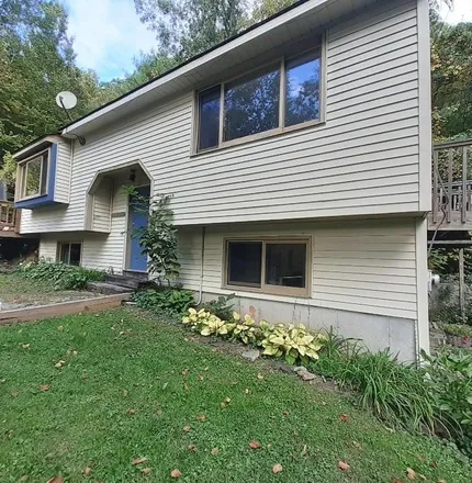 Buy this 4 bed house on 279 River Road in Putney, Windham County
