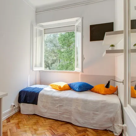 Rent this 6 bed room on Escola Básica Marquesa de Alorna in Rua Doutor Júlio Dantas, 1070-095 Lisbon