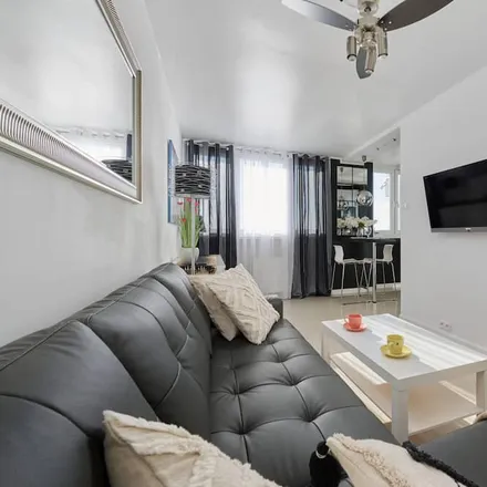 Rent this studio apartment on Bialowieska 48