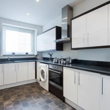 Rent this 4 bed apartment on 372 Edgware Road in London, W2 1EB