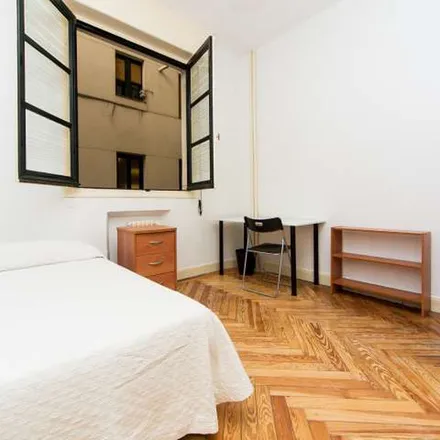 Image 7 - Uniqlo, Gran Vía, 37, 28013 Madrid, Spain - Apartment for rent