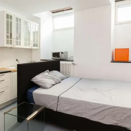 Rent this 1 bed apartment on Rue Goffart - Goffartstraat 34 in 1050 Ixelles - Elsene, Belgium