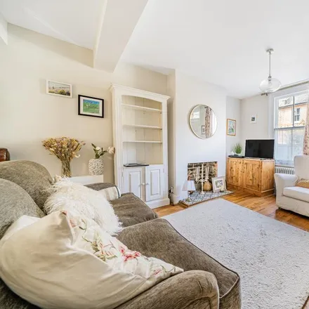 Rent this 2 bed house on 17 Evelyn Road in London, TW10 7HU