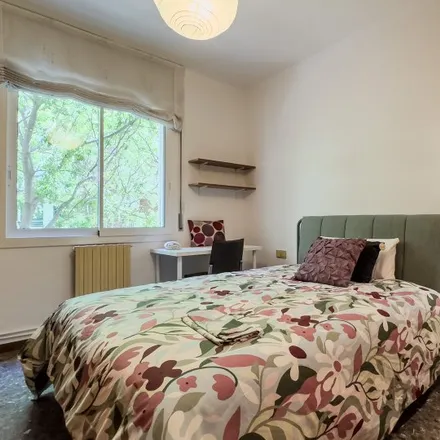 Rent this 5 bed room on Carrer de Floridablanca in 79, 81
