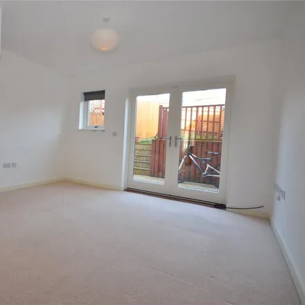 Image 2 - Tay Road, Reading, RG30 4DR, United Kingdom - Townhouse for rent