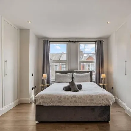 Image 4 - London, SW18 5LY, United Kingdom - Apartment for rent