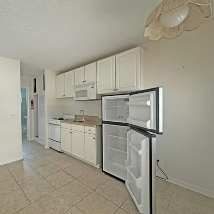 Image 5 - Atlantic Avenue, Palm Beach Shores, Palm Beach County, FL 33404, USA - Apartment for rent