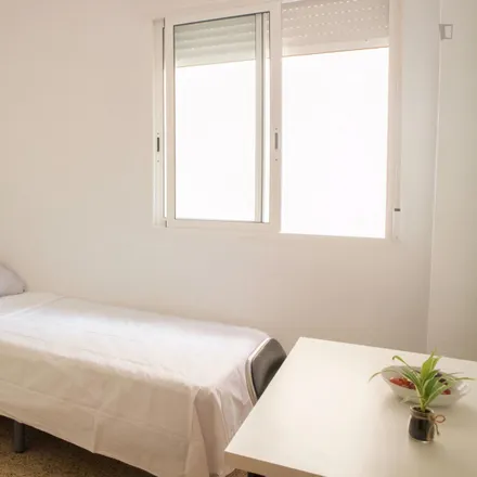 Rent this 4 bed room on Talleres Miguel Heras in Carrer d'Higinio Noja (Professor), 46023 Valencia