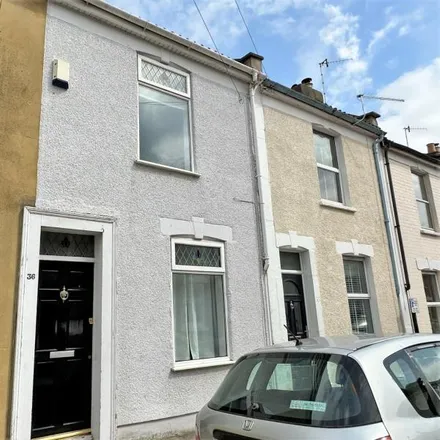 Rent this 2 bed townhouse on 13 Morley Road in Bristol, BS3 1DT