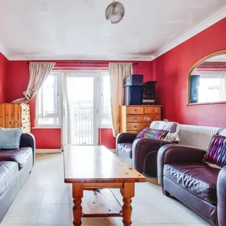 Image 4 - 3-33 Woodger Road, London, W12 8NW, United Kingdom - Apartment for sale