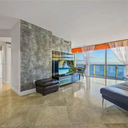 Image 1 - 6382 Collins Avenue, Miami Beach, FL 33141, USA - Apartment for rent