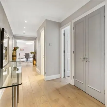 Image 4 - Huntsmore House, 35 Pembroke Road, London, W8 6PW, United Kingdom - Apartment for sale