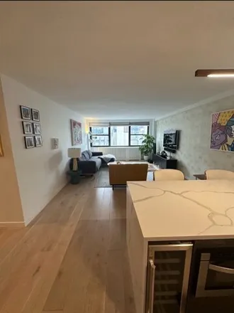 Image 9 - 235 E 57th St Apt 8b, New York, 10022 - Townhouse for rent