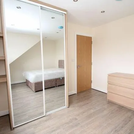Rent this 2 bed apartment on 70 North Road in Cardiff, CF10 3DZ