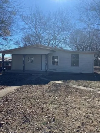 Buy this 2 bed house on 953 Southwest 13th Street in Wagoner, OK 74467