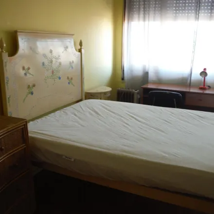 Rent this 4 bed room on Garagem Santo António in Rua da Maternidade, 4050-369 Porto