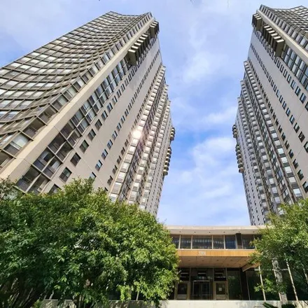 Buy this 2 bed condo on Hollywood Towers in 5701-5707 North Sheridan Road, Chicago
