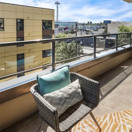 Rent this 3 bed apartment on Alterra in 900 Aurora Avenue North, Seattle
