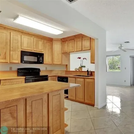Image 3 - 2276 Discovery Circle West, Deerfield Beach, FL 33442, USA - Townhouse for sale