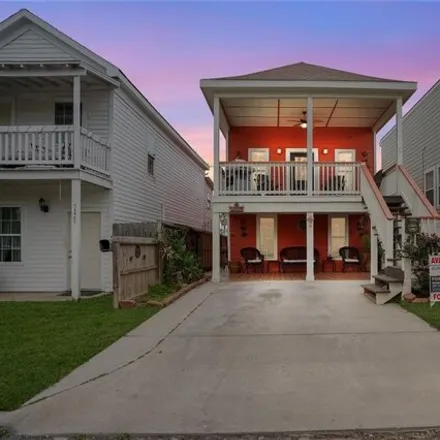 Buy this 4 bed house on 5170 Avenue M in Galveston, TX 77551