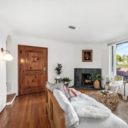 Image 5 - 6298 Glen Airy Street, Los Angeles, CA 90068, USA - House for sale