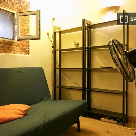 Rent this 1 bed apartment on Restaurante La Cuchara in Calle de Blasco de Garay, 20