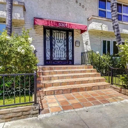 Image 4 - 5301 Yarmouth Avenue, Los Angeles, CA 91316, USA - Condo for sale