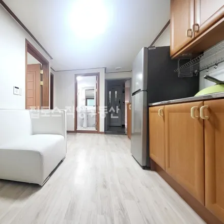 Rent this 2 bed apartment on 서울특별시 송파구 삼전동 128-5