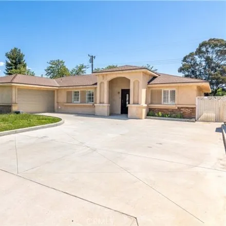 Image 2 - 744 Vallecito Ave, Beaumont, California, 92223 - House for sale