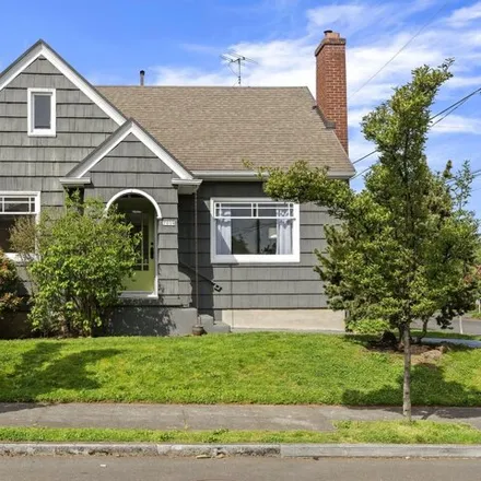 Buy this 3 bed house on 7059 North Fairport Place in Portland, OR 97217