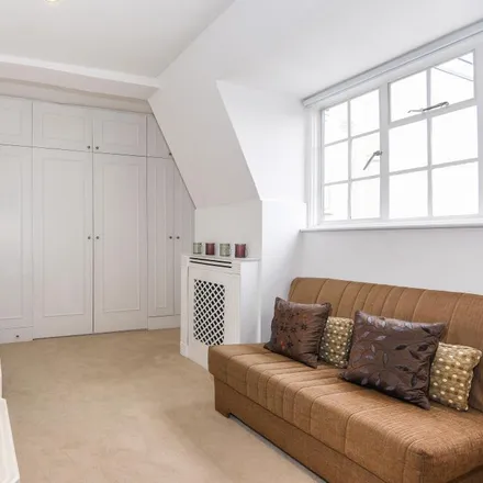 Rent this studio apartment on Hamilton Drive in Hamilton Gardens, London