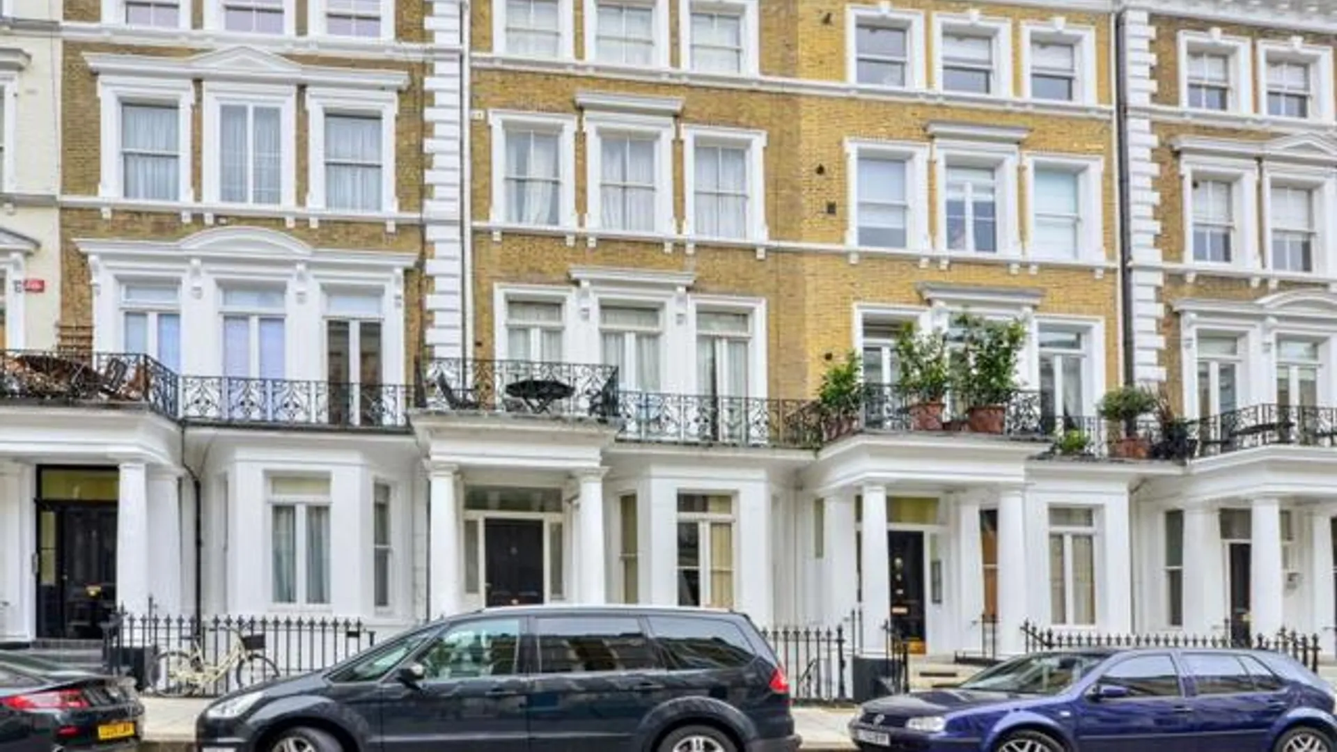 10 Collingham Place, London, SW5 0TF, United Kingdom Studio apartment