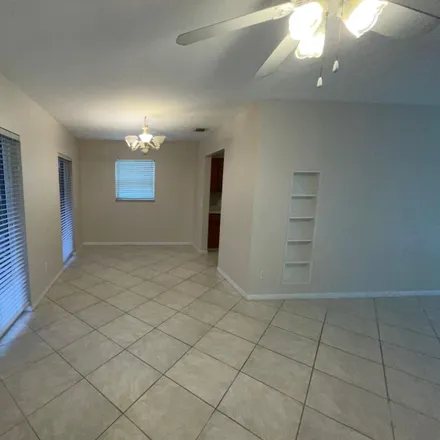 Image 7 - 159 Southeast Lucero Drive, Port Saint Lucie, FL 34983, USA - House for sale