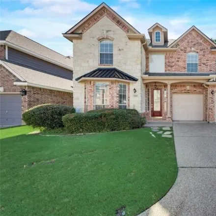 Buy this 5 bed house on 5085 Toftrees Drive in Arlington, TX 76016