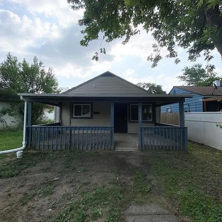 Rent this 3 bed house on 2925 North Gladstone Avenue in Indianapolis, IN 46218