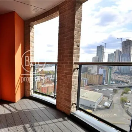 Image 2 - Roosevelt Tower, 18 Williamsburg Plaza, Canary Wharf, London, E14 9NW, United Kingdom - Room for rent