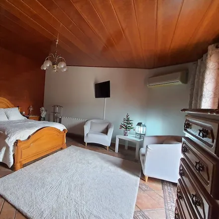 Rent this 3 bed townhouse on Cal Robert in Carrer de la Pobla de Claramunt, 08789 la Torre de Claramunt