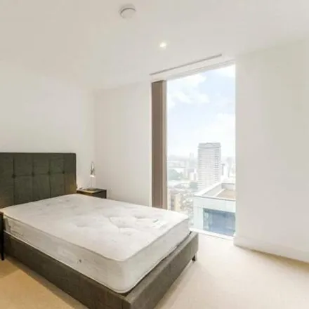 Image 2 - Maine Tower, 9 Harbour Way, Canary Wharf, London, E14 9ZP, United Kingdom - Apartment for sale