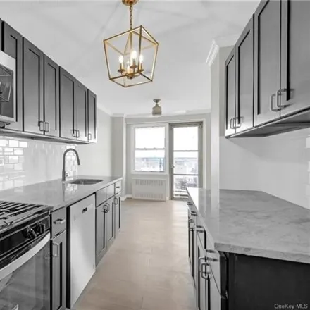 Image 5 - 2550 Olinville Avenue, New York, NY 10467, USA - Apartment for sale